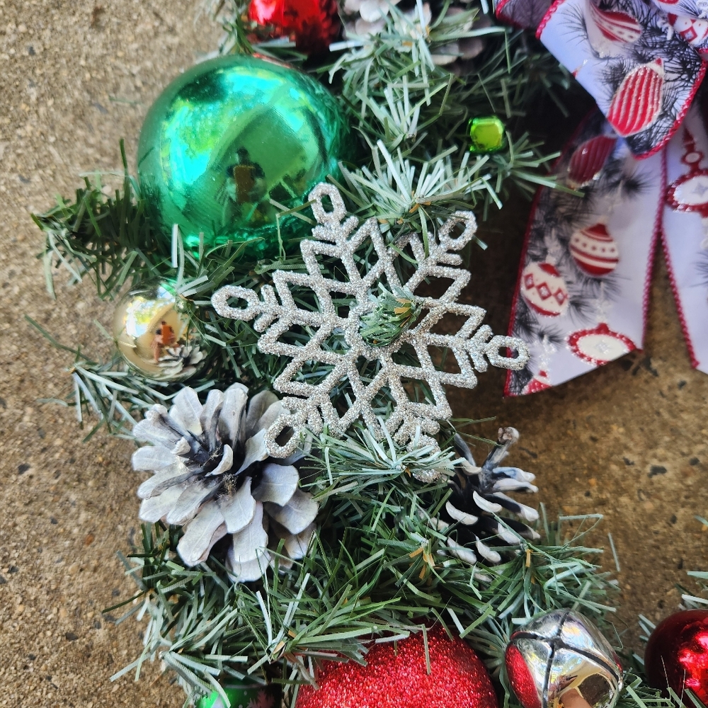 Handmade Festive Glitter Snowflake Christmas Wreath - Picture 3 of 6
